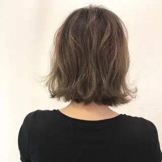 ミディアム カラー 平川 友希子のヘアスタイル