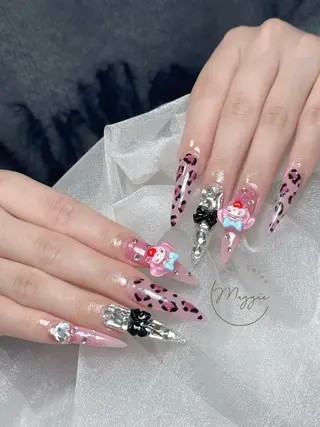 ネイル Maggie Nail🦩のネイルデザイン