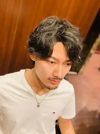 ミディアム パーマ メンズ ブロー東京　神田店所属・TAKUMI/神田/ ビジネス/フェードのヘアスタイル
