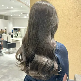 ロング カラー ひなた あゆみのヘアスタイル