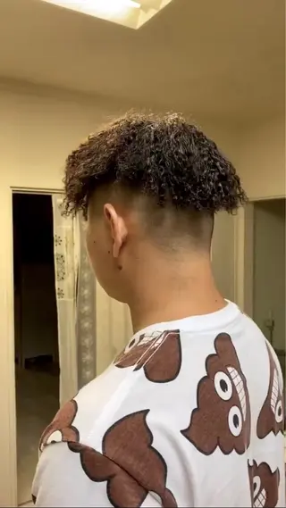 ショート メンズ HAIR BASE ZAWAWA所属・レイヤー/ブリーチ｜ 特殊パーマ/赤澤のヘアスタイル