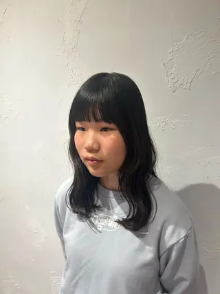 ミディアム 成田 智彩のヘアスタイル