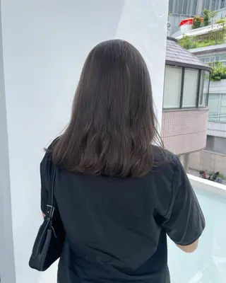 カラー maina/透明感 ベージュ/ブラウンのヘアスタイル