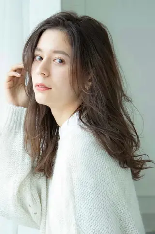 ロング カラー Akane レイヤー/艶カラーのヘアスタイル