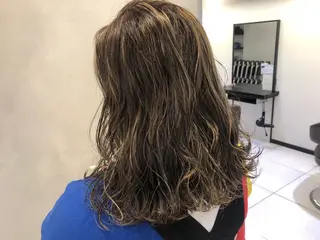 セミロング カラー パーマ 渡邊 桃香のヘアスタイル