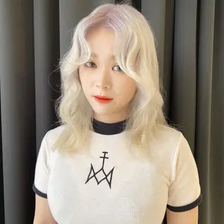 セミロング カラー ORIKA 美容室のヘアスタイル