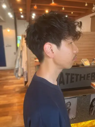 パーマ メンズ Aube Hair McQueen所属・クリハラ シュウのヘアスタイル