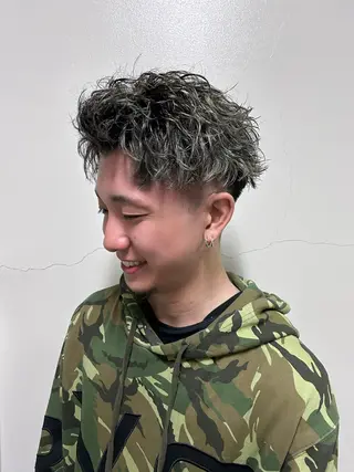 パーマ メンズ レイヤー/ハイトーン カラー/SHISEIのヘアスタイル