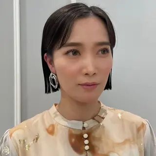 ショート 🩶赤み消しカラー 🐈‍⬛荻野美思🐾のヘアスタイル