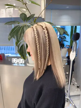 セミロング カラー 最高級髪質改善 🦄ブリーチYUGOのヘアスタイル