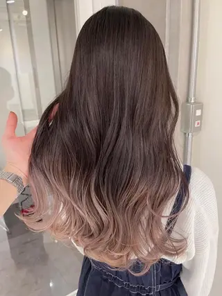ロング 白髪ぼかし　/ ️艶カラー特化/矢澤のヘアスタイル