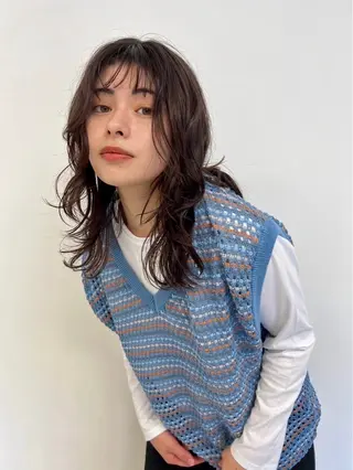 ミディアム 垣内 奈緒のヘアスタイル