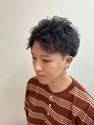 メンズ フェザーパーマ/韓国 /メンズカット保立のヘアスタイル