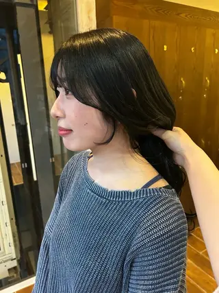 セミロング 西 優衣奈のヘアスタイル