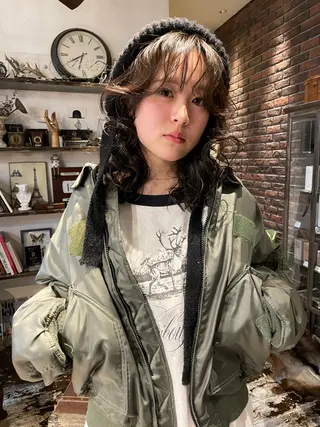 ミディアム カラー 中野 舞桜のヘアスタイル