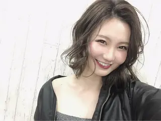 ミディアム LANI OOSAKAのヘアスタイル