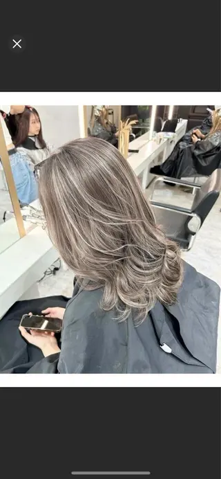 ミディアム カラー ハイライト白髪ぼかし ゆうき渋谷のヘアスタイル