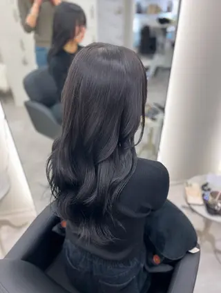 ロング Itsuki/ 暗髪カラーのヘアスタイル