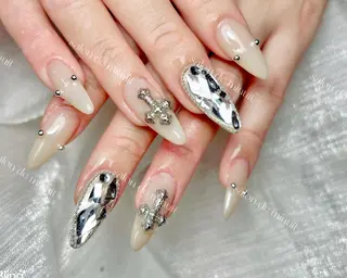 ネイル Salon de Minuit🦩のネイルデザイン