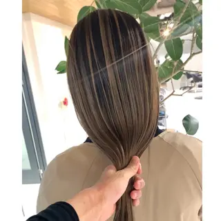 ロング 神戸でブリーチなら puty/レイヤーのヘアスタイル