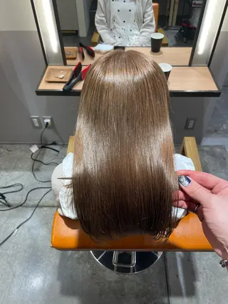 ミディアム RAF   TOKYO所属・複雑履歴に対応ブリー チ無しダブルカラーのヘアスタイル