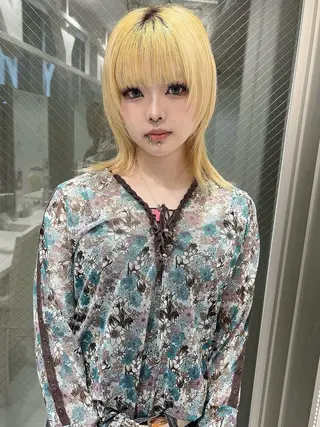 ミディアム ウルフカット／吉村 桃子のヘアスタイル