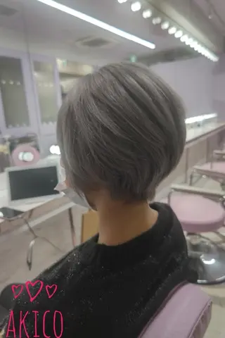 ショート LUXBE GALLERY なんば駅前店所属・ラックスビーギャラリ ー AKICOのヘアスタイル