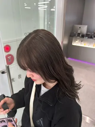 ロング メンズ 艶感ミルクティー🤍 色落ち綺麗🤍ともやのヘアスタイル