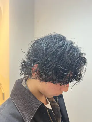 ミディアム メンズパーマ 岩成健志郎のヘアスタイル