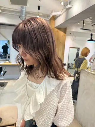 ミディアム カラー ミルクティー× グレージュMOMOのヘアスタイル