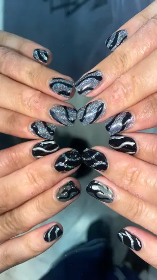 ネイル カンナ【Y2Kネイル /コーンロウ】のネイルデザイン