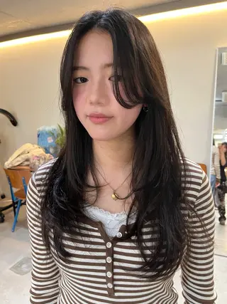 ロング レイヤーカット\ウル フ　chinatsuのヘアスタイル