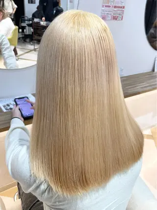 ロング 倉林隆一🐈 ダブルカラー/艶髪のヘアスタイル