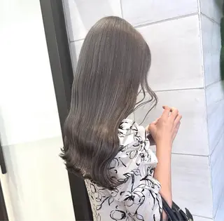 ロング カラー ホワイトカラー/ ピンクベージュにったのヘアスタイル