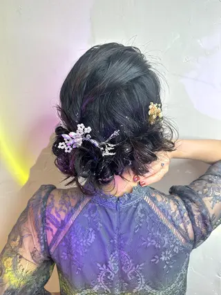 ショート カラー パーマ ヘアアレンジ アイブロウ 推し活専用 【派手髪】飯野ゆかりのヘアスタイル