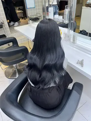 ロング 寒色＆ブリーチ特化 寒色MiOのヘアスタイル