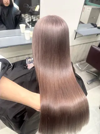 ロング カラー バレイヤージュ/ ミルクティーベージュのヘアスタイル