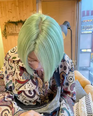 ショート 韓国レイヤー外国人風 透明感カラー髪質改善のヘアスタイル