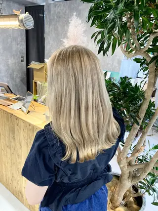 セミロング 【.ico】心斎橋 飛田ゆうきのヘアスタイル