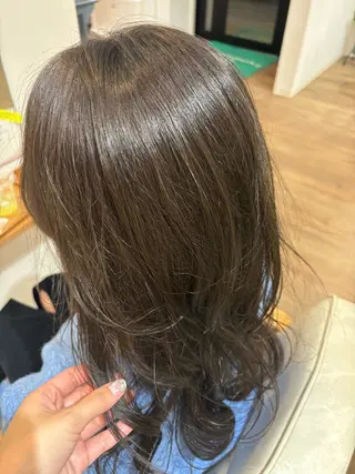 セミロング 志田 萌のヘアスタイル