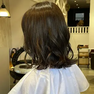 ミディアム カラー 細沼 葵のヘアスタイル