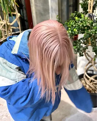 セミロング 抜きっぱなしブロンド ササキカズマのヘアスタイル