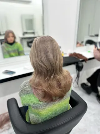 セミロング カラー 🫧ハイトーン🫧 ベージュ🫧徹哉のヘアスタイル