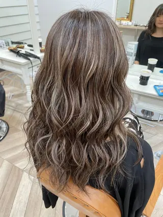 セミロング eL HAIR SALON なんば店所属・ブリーチカラー特化 /焼田貴明のヘアスタイル