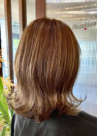 ミディアム 鈴木 千恵子のヘアスタイル