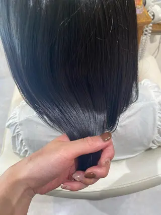 ミディアム カラー 梛木 唯のヘアスタイル