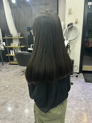 ロング 友滝 真菜美のヘアスタイル