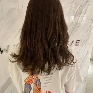 ロング 牧村 比菜乃のヘアスタイル