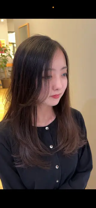 ロング 藤原 萌衣のヘアスタイル