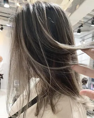 セミロング カラー ヘアアレンジ 髪質改善land千葉所属・阿部 圭悟のヘアスタイル